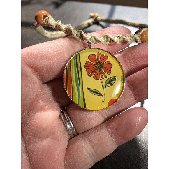 Red Flower Metal Medallion On HEMP Choker Necklace Boho Handmade Hippie Earthy - Picture 2 of 6